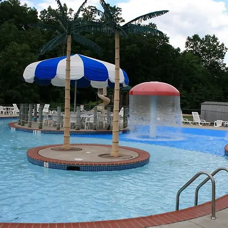 Scotrun Camping Resort Deluxe Park Model 4-3